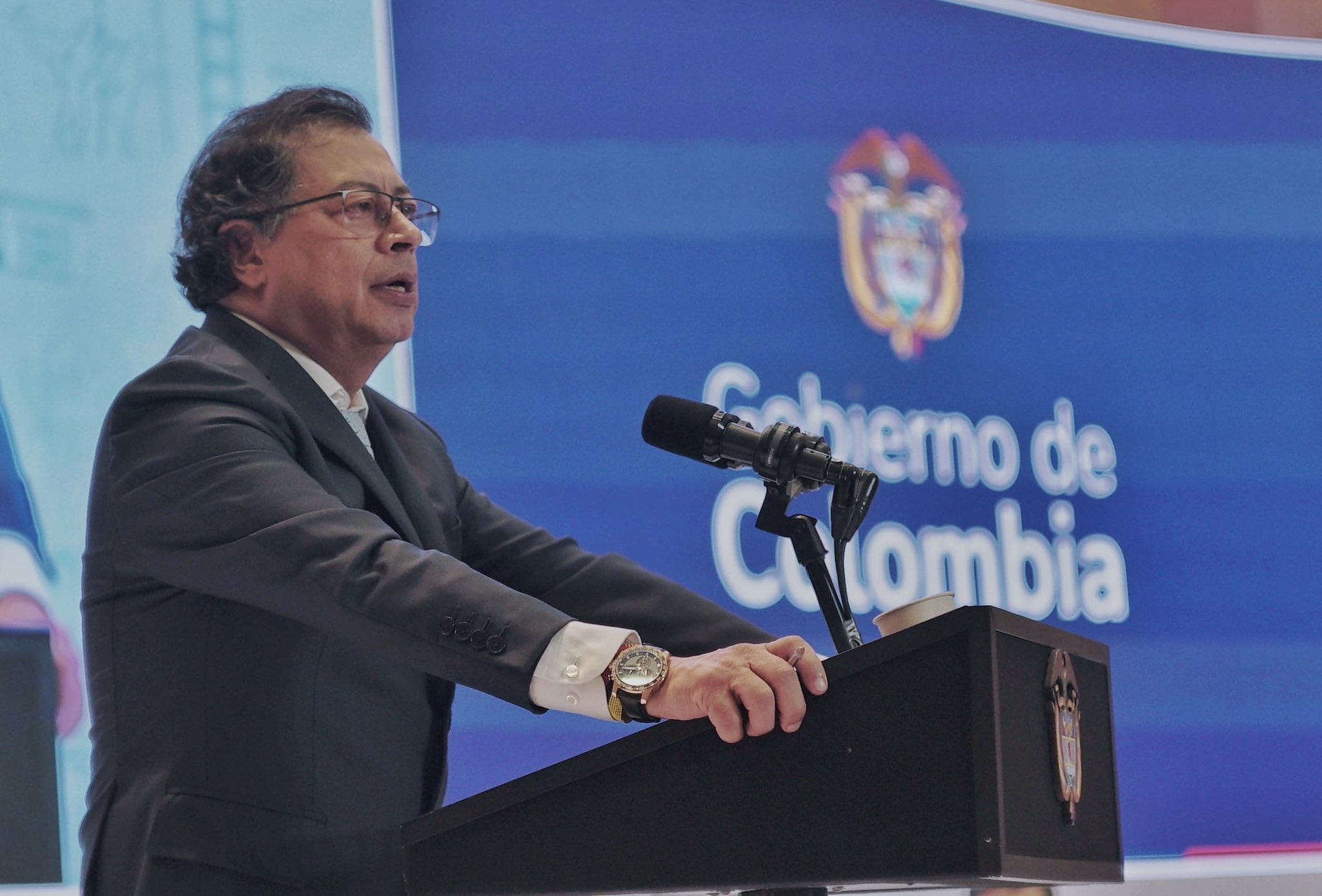 Imagen positiva de Petro subió al 54 %, según encuesta pagada por Presidencia