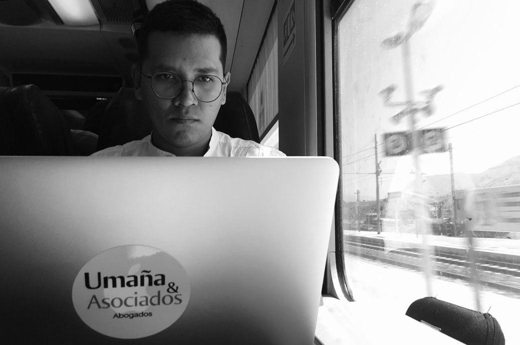 Ómarjavier Umaña, director legal de Umaña Abogados, jurista en Derecho del Entretenimiento y docente de la clase Historia del Entretenimiento en la Universidad Externado de Colombia.