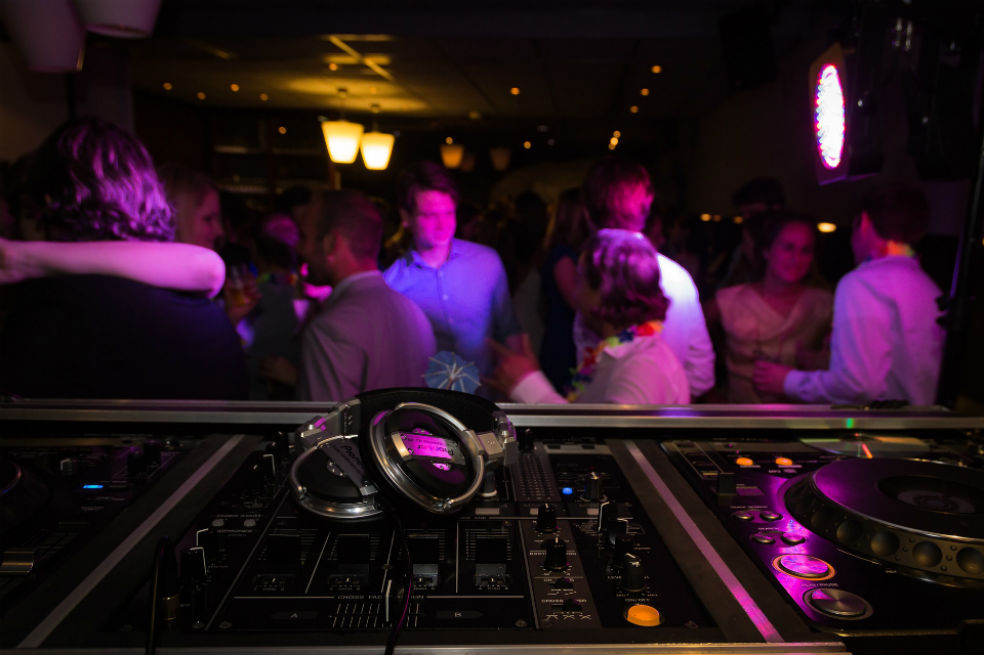 Estos son los requisitos para que bares y discotecas puedan abrir dos horas más en Bogotá