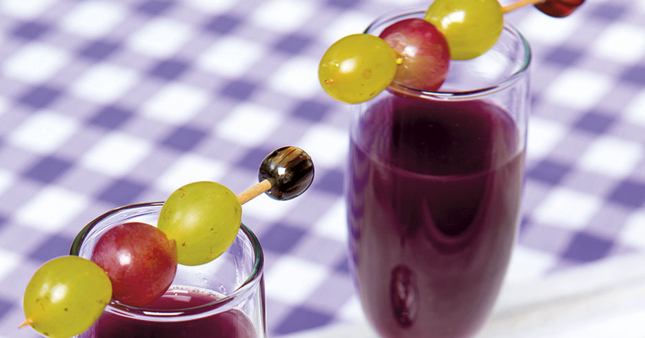 Inicia el día con un jugo de uva con naranja y limonaria