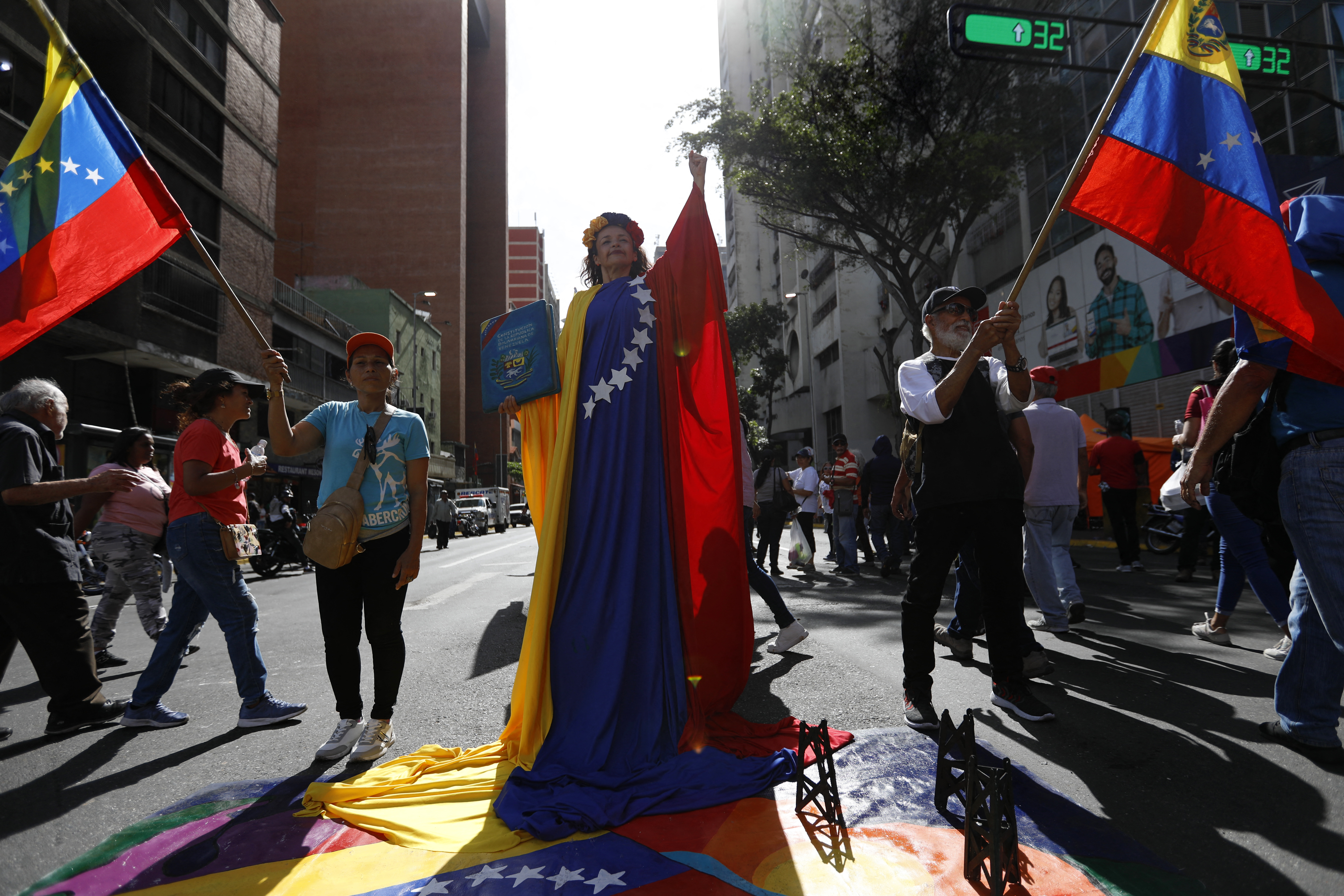 Así han caído las dictaduras: ¿qué falta para Venezuela?