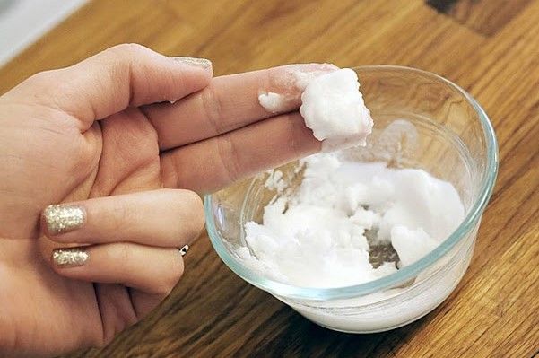 Puedes usar esta crema 2 o 3 veces por semana para obtener mejores resultados. Sin embargo, es importante realizar una prueba de alergia en una pequeña zona de la piel antes de usar la crema en las manchas oscuras.