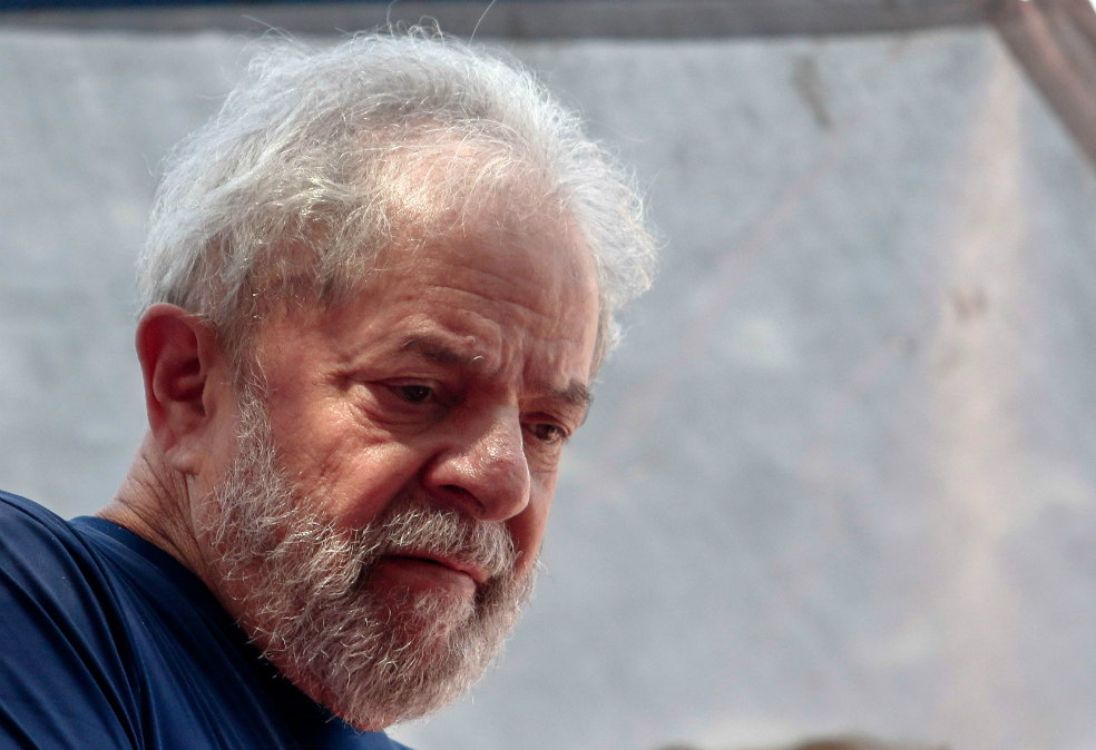 Lula da Silva salió temporalmente de la cárcel para asistir al entierro de su nieto