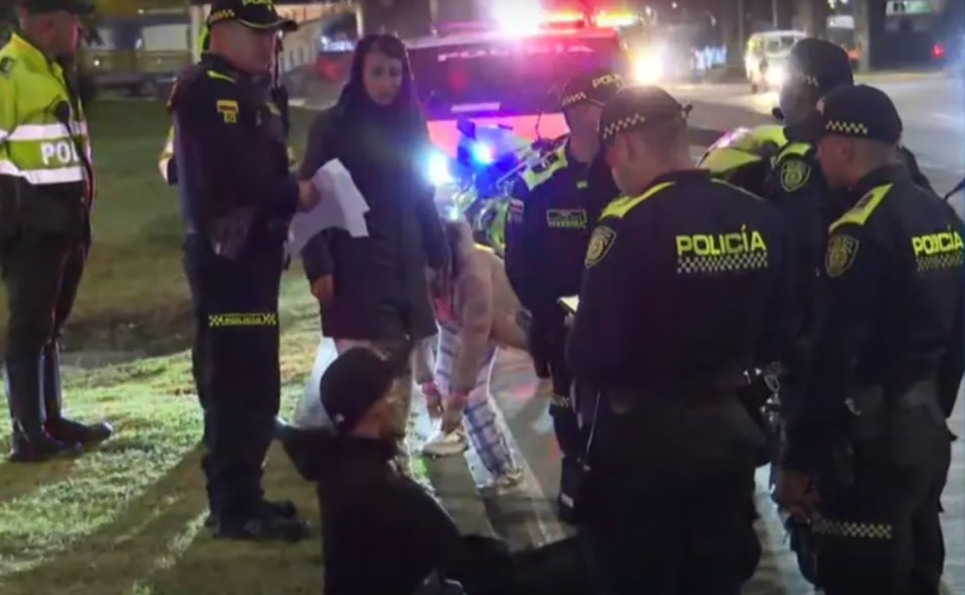 Ladrón robaba con carro de su tía en Bogotá: ella lo regañó frente a los policías