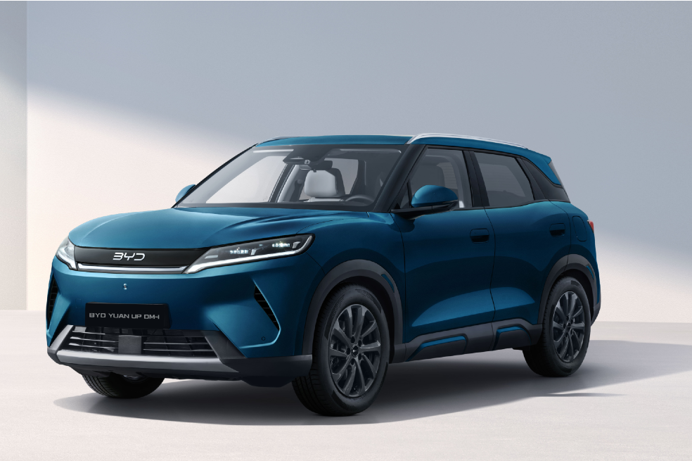 La BYD Yuan Up DM-i destaca por su diseño moderno, líneas aerodinámicas y una estética pensada para la movilidad urbana.