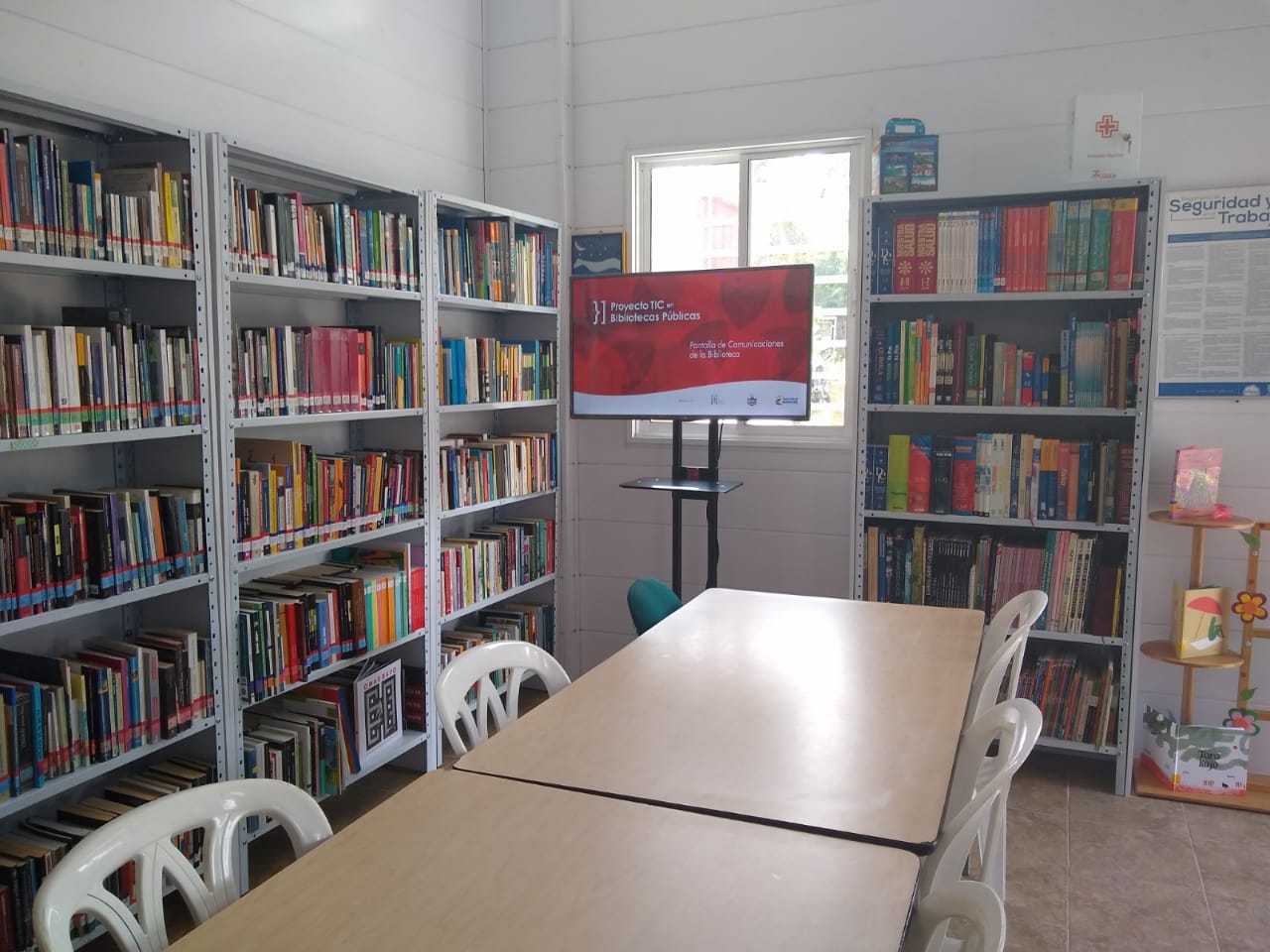 ‘Biblioteca pública Álvaro Uribe Vélez’, la historia detrás de la polémica
