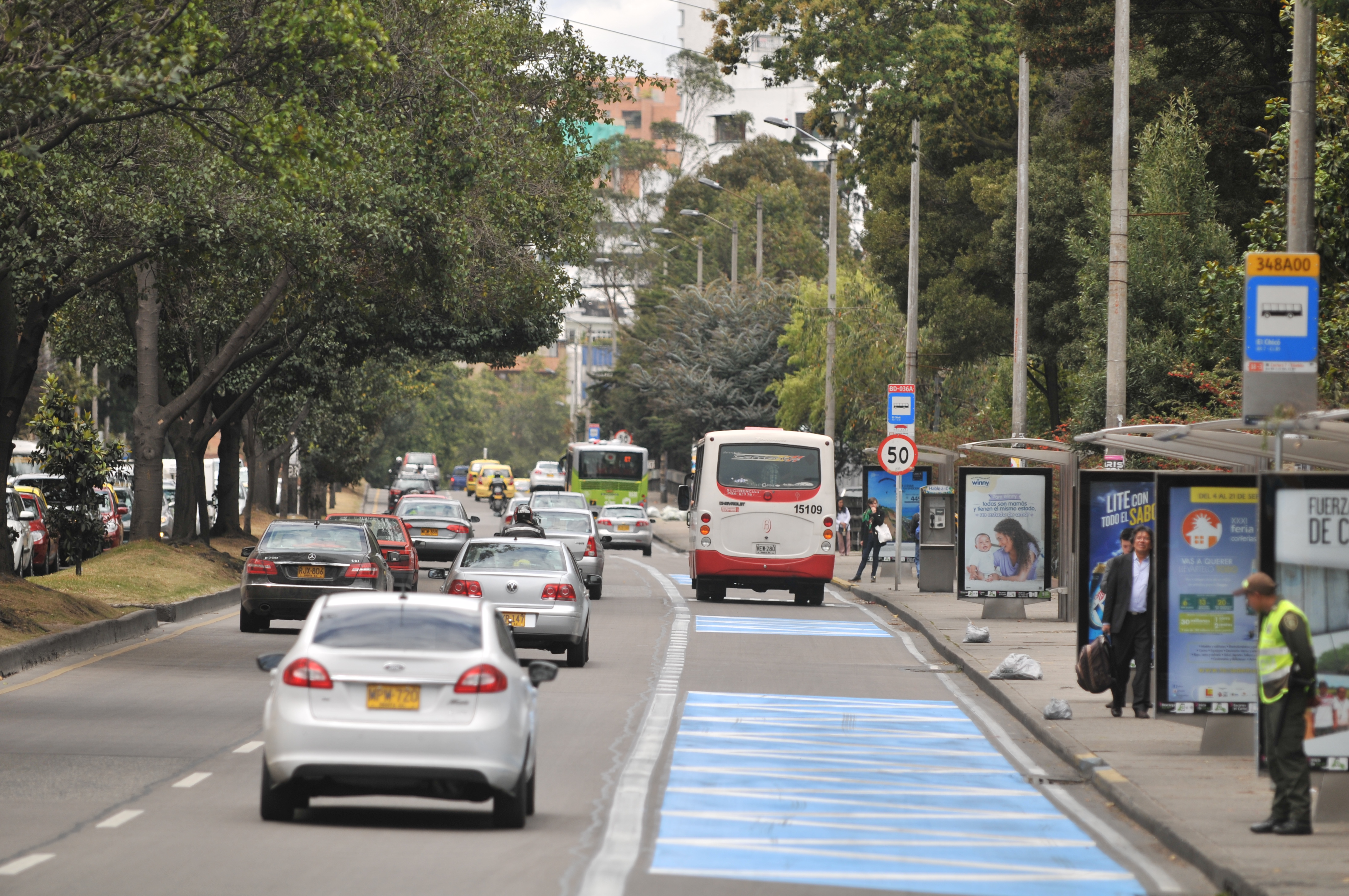 ¿De cuánto es la multa por pisar la línea continua de la calle?
