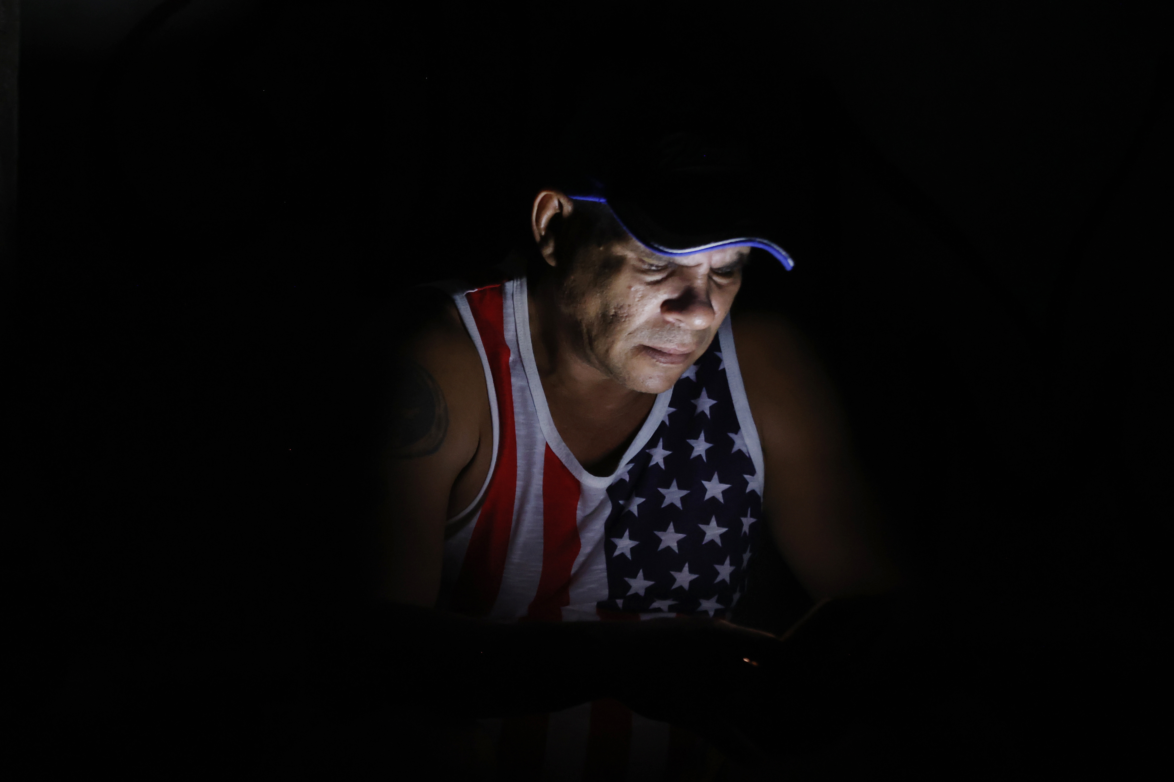 ⁠Estos son los beneficios de usar el modo oscuro en el celular