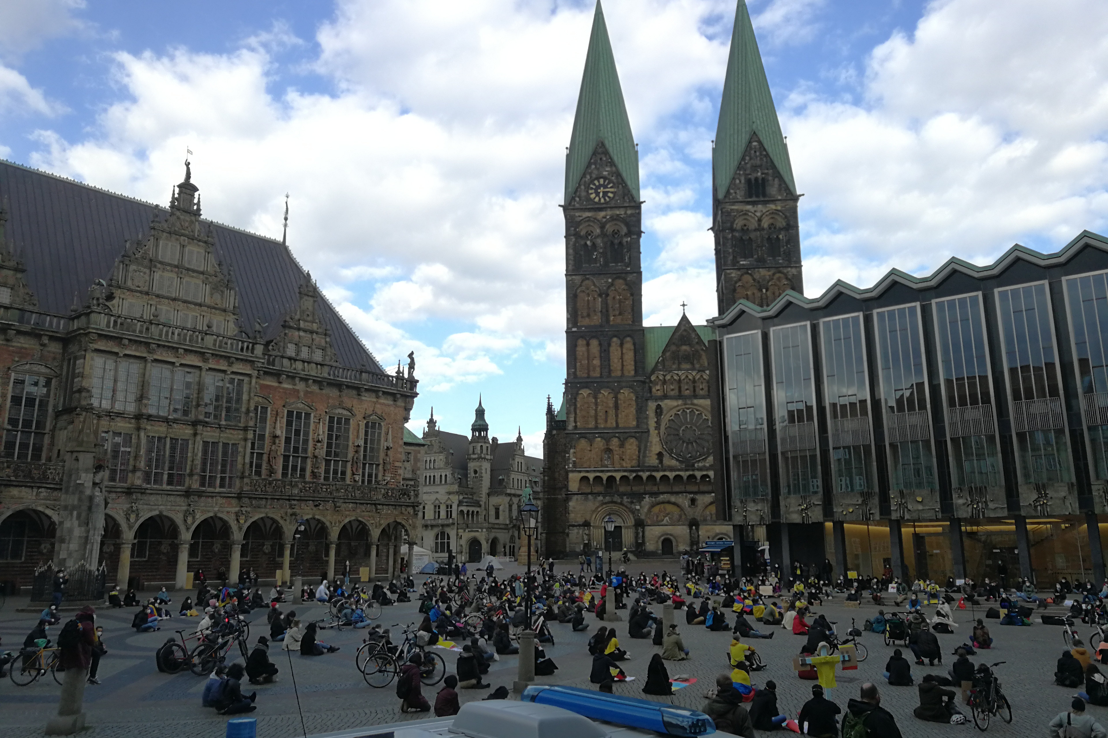 Colombianos en Bremen, Alemania, convocaron un plantón este viernes 7 de mayo para rechazar la violencia durante las protestas.