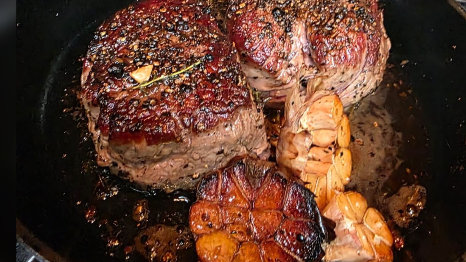 Una de las utilidades del uso de la grasa en la cocina es la transmisión de sabor, pues esta, ya sea aceite vegetal, mantequilla, margarina o cualquier grasa animal, ayuda a crear diferentes capas en las comidas.