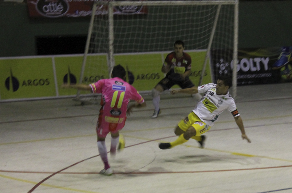 Cóndor pegó primero en la final de la Liga Argos Futsal