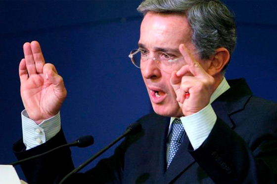 Uribe elogia posición de Perú de no negociar con el terrorismo