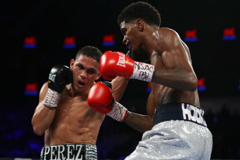 Darleys Pérez durante la pelea ante Maurice Hooker. Foto: AFP