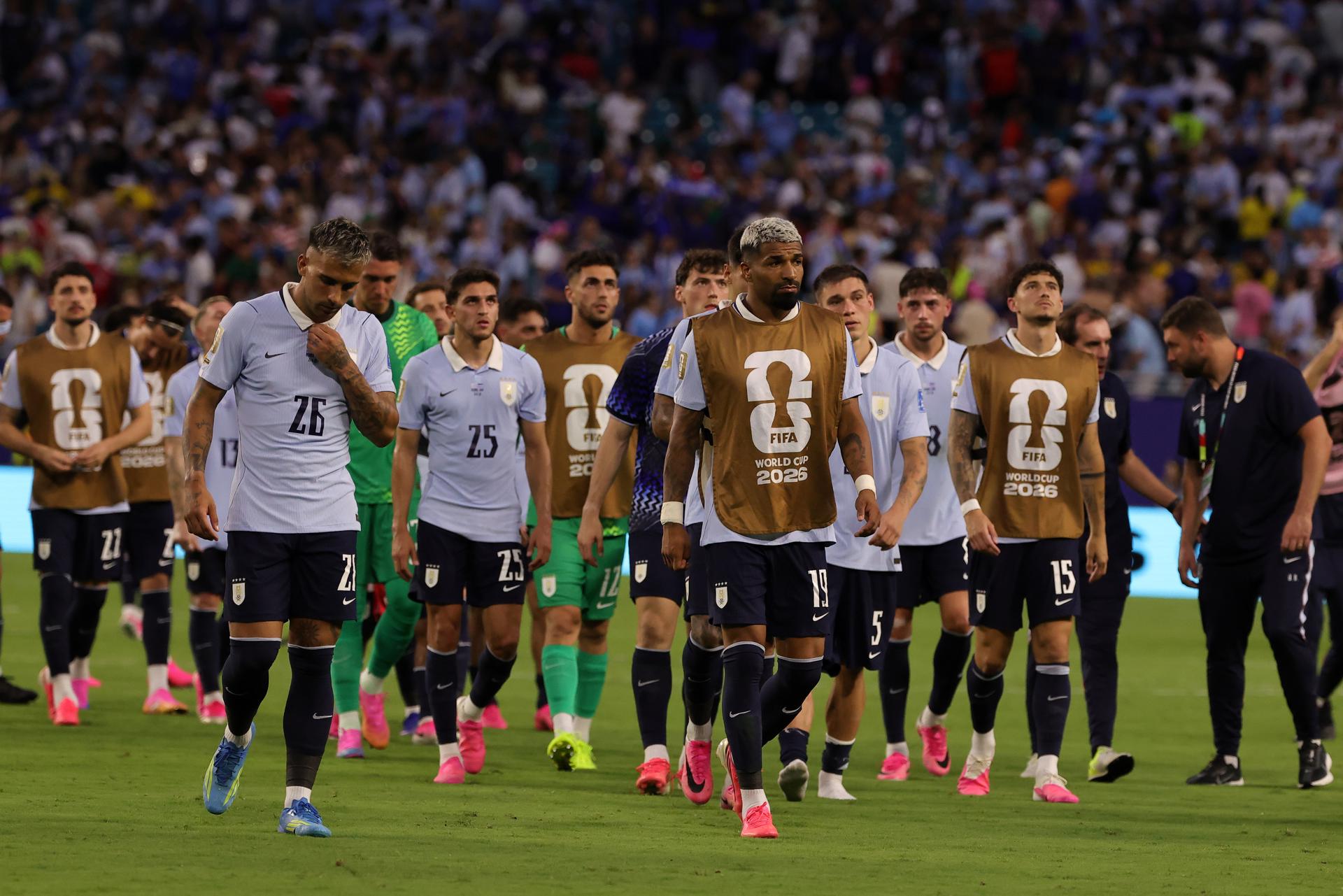 MIAMI (United States), 21/06/2026.- Players of Uruguay walk on the pitch after the FIFA World Cup 2026 group stage match Uruguay against Cape Verde, in Miami, Florida, USA, 21 June 2026. (Cabo Verde) EFE/EPA/CRISTOBAL HERRERA-ULASHKEVICH
