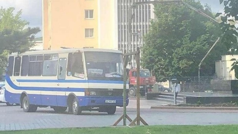 Un hombre con explosivos secuestra en Ucrania un bus con cerca de 20 personas