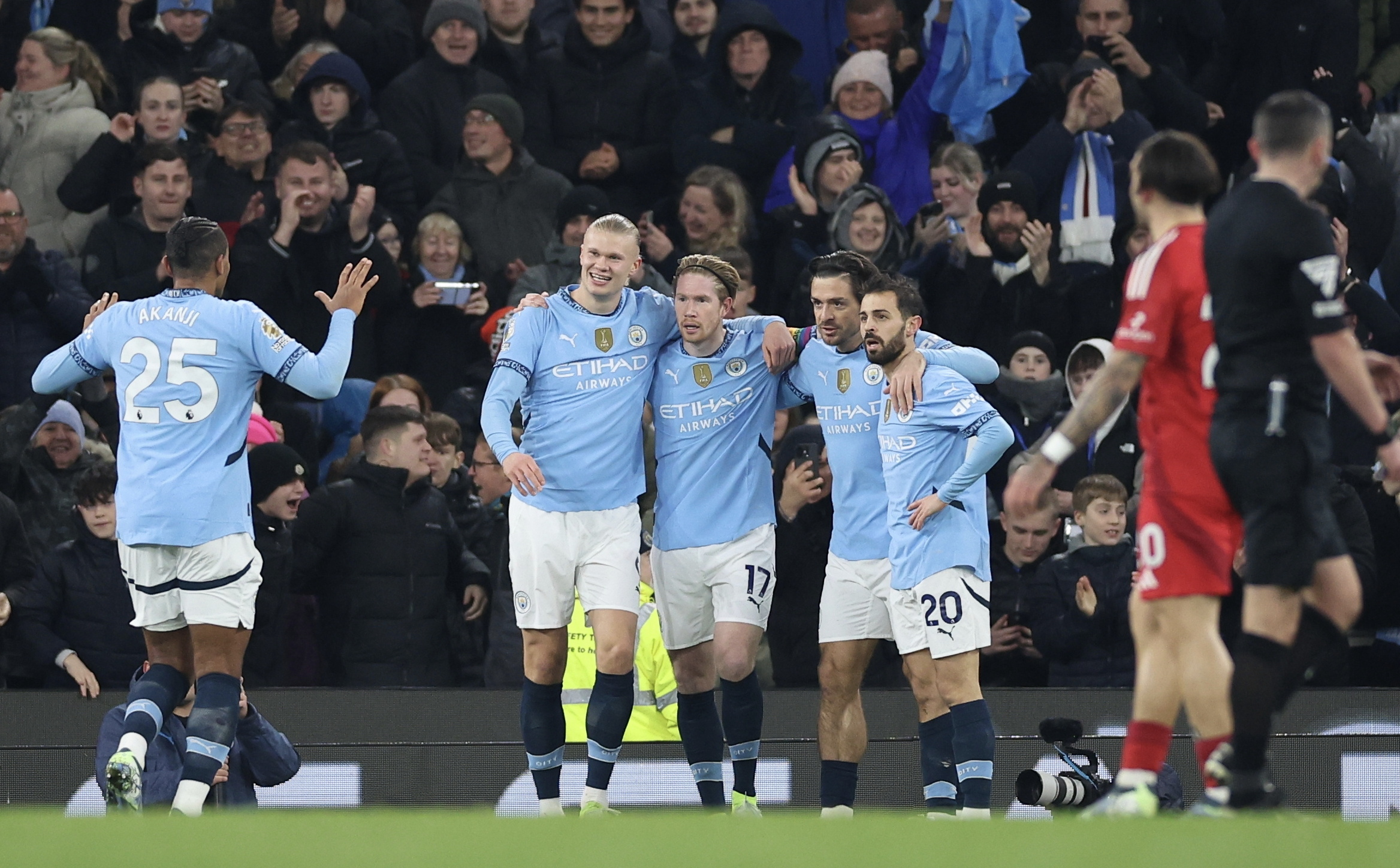El City de Guardiola acabó su mala racha y cortó distancia con Liverpool