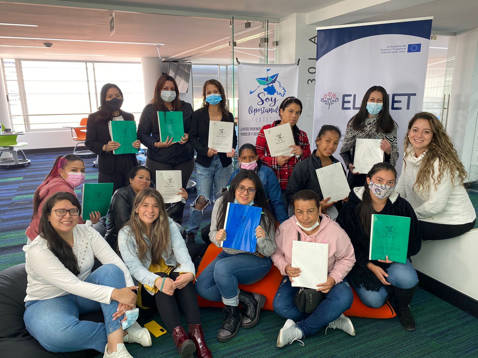 Ella emprendió y ayuda a encontrar oportunidades para mamás que no tienen apoyo