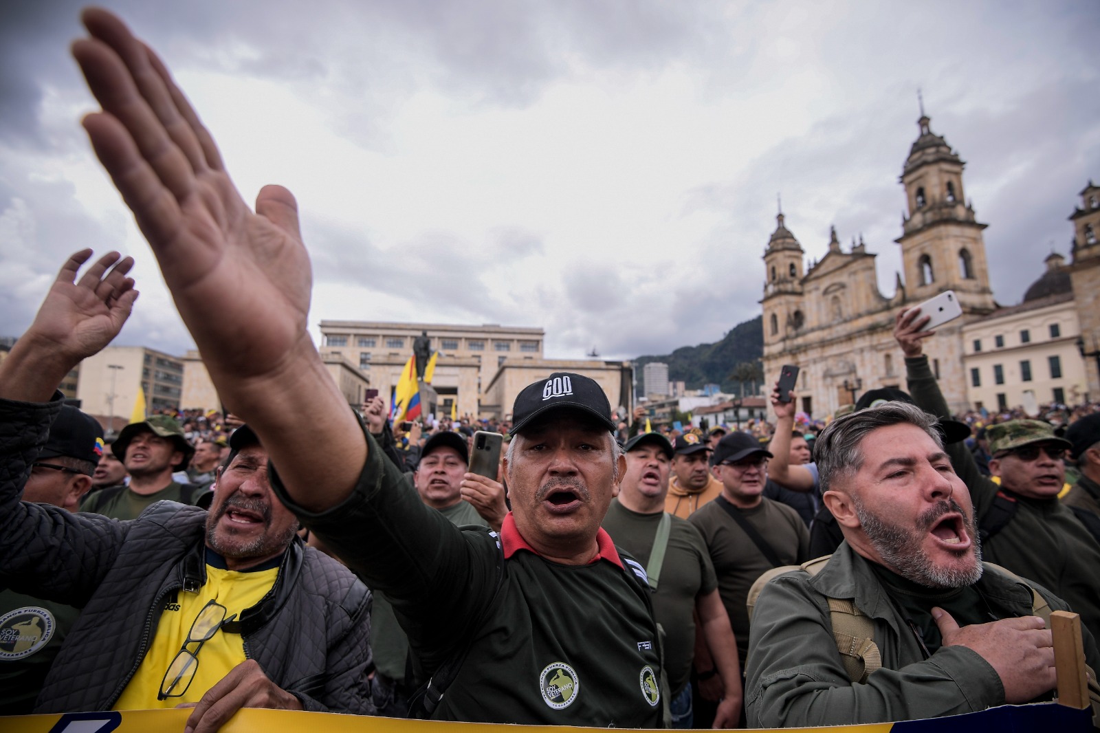 La concentración se realizó a pocos metros de las tres sedes principales de los poderes públicos de Colombia.