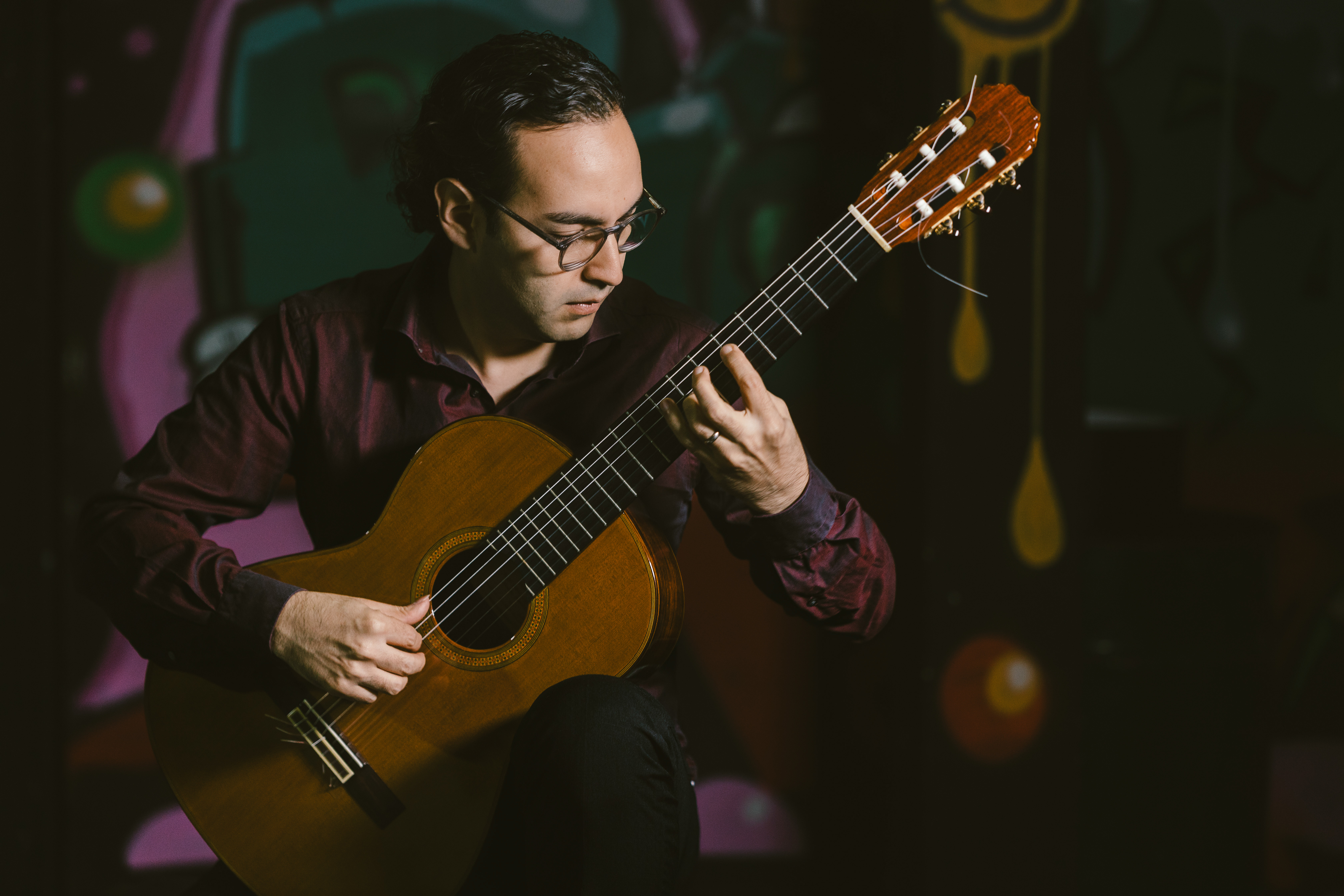 John Quijano, guitarrista clásico colombiano, actualmente es profesor en el Conservatorio del Tolima.