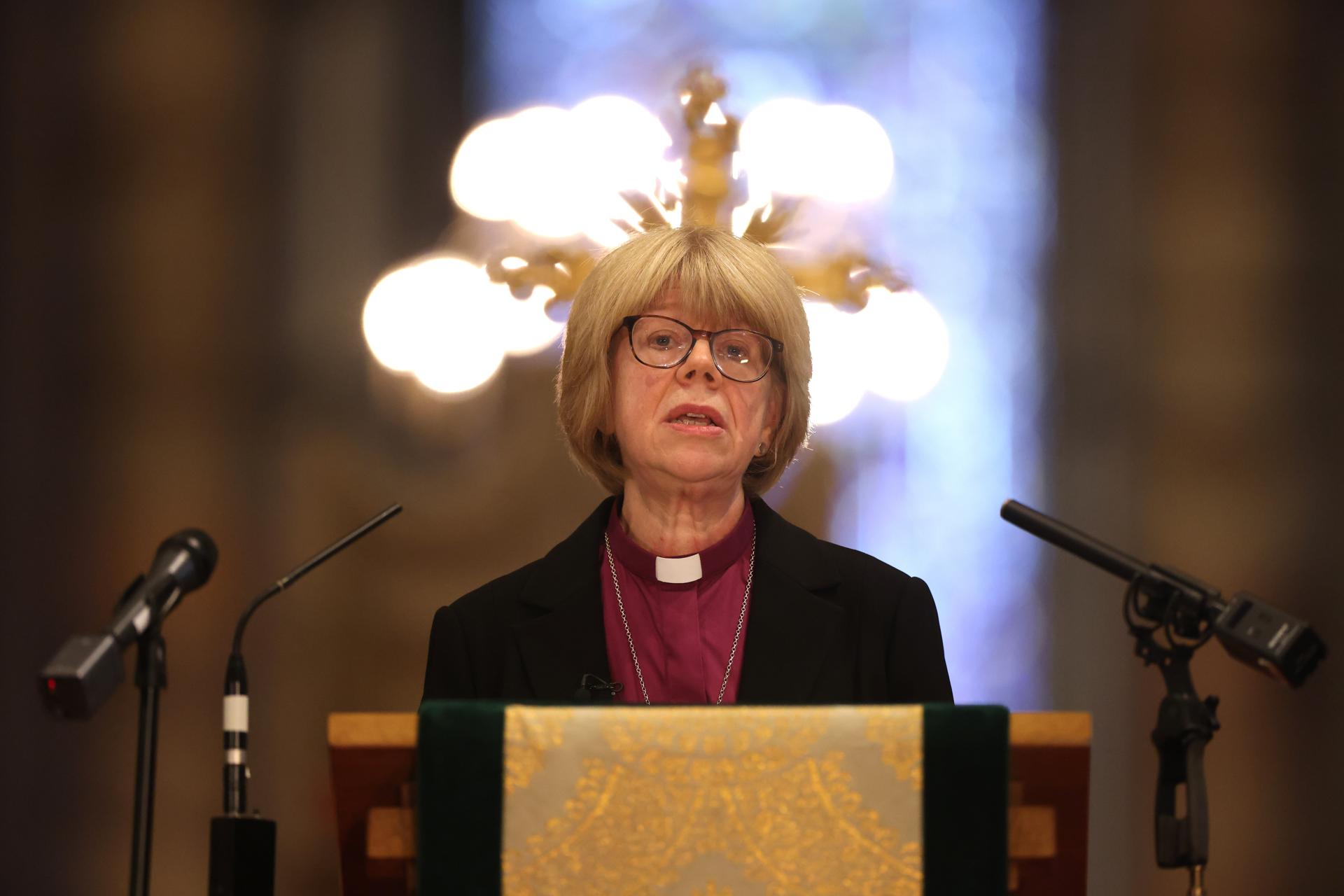 ¿Quién es Sarah Mullally, la primera mujer en cabeza de la Iglesia de Inglaterra?