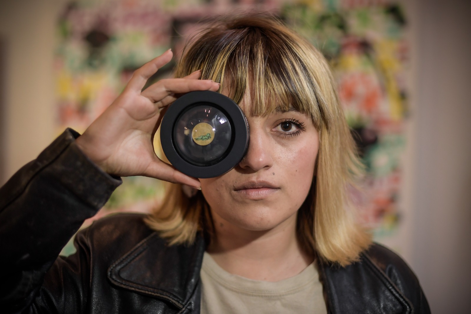 Taty Gómez, conocida en la escena como Tatytetart, es muralista, tatuadora, muralista y hace trabajos miniaturas. Ella, quien hace parte de We ART Colombia, expuso algunas de sus obras en Tokyo con este colectivo.