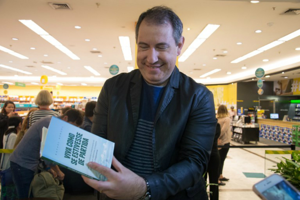 El libro que escribió un sobreviviente de la tragedia de Chapecoense