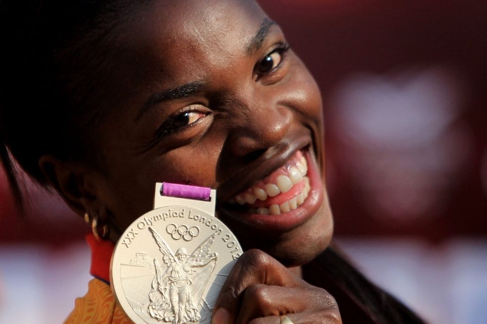 Leyenda del atletismo colombiano, Catherine Ibargüen es doble medallista olímpica. La antioqueña ganó plata en Londres 2012 y oro en Río 2016. Dominadora del salto triple, Ibargüen se retira en Tokio 2020 siendo una de las leyendas indiscutidas del deporte colombiano.