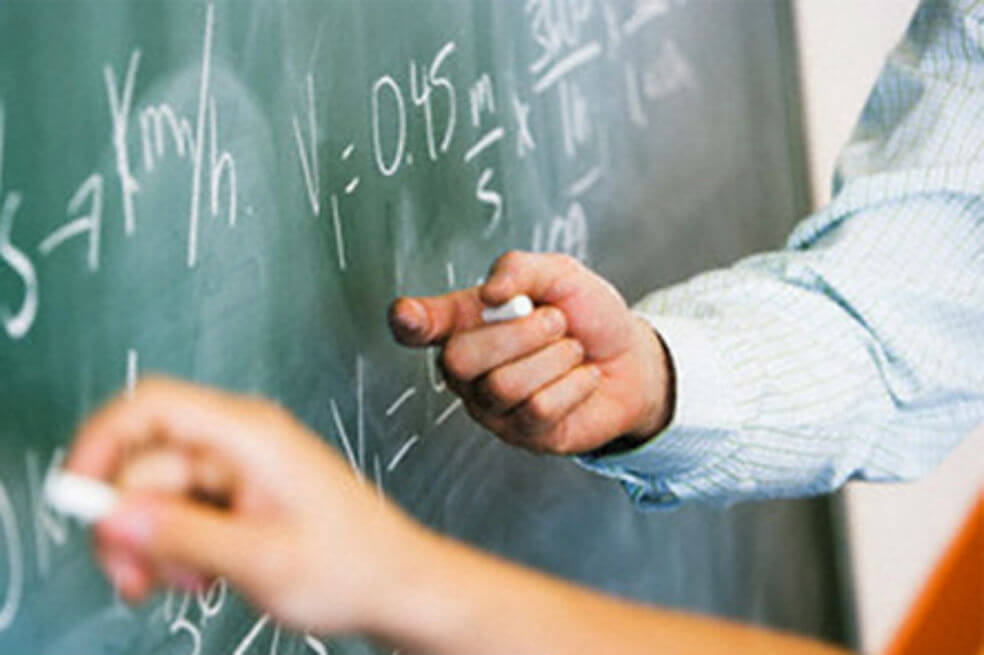 Indignación por presunto caso de discriminación hacia profesor ciego en colegio del Distrito
