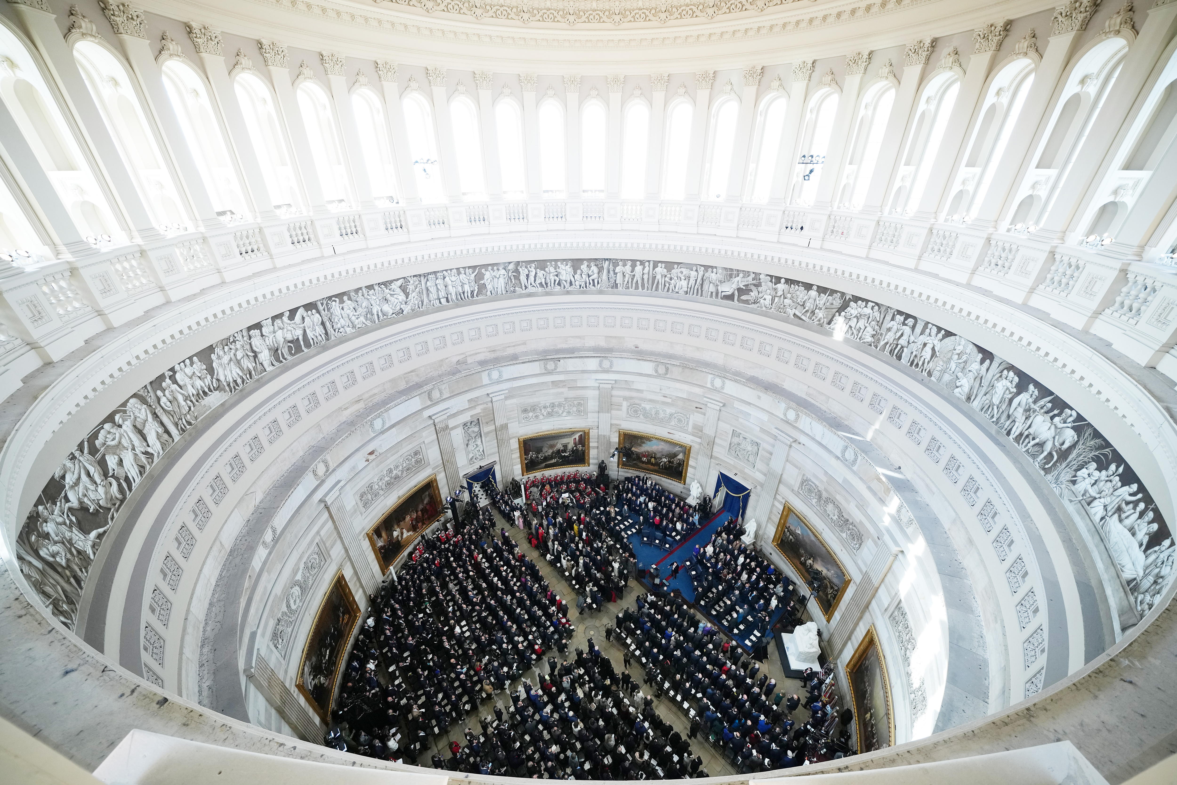 Washington (United States), 20/01/2025.- People attend the Inauguration of U.S. President-elect Donald Trump in the Rotunda of the U.S. Capitol in Washington, DC, USA, 20 January 2025. Donald Trump takes office for his second term as the 47th president of the United States. (Estados Unidos) EFE/EPA/ANDREW HARNIK / POOL