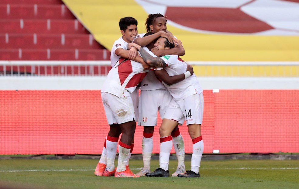 Perú le ganó a Ecuador en Quito y revivió en la eliminatoria