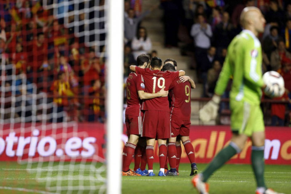 España y Suiza se clasifican a la Eurocopa