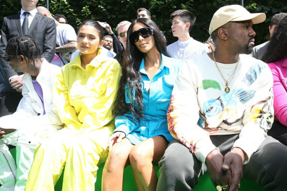 En fotos: Las celebridades que asistieron al desfile de Abloh en París