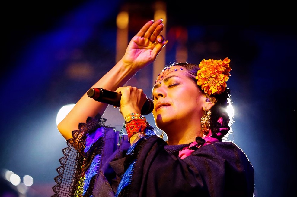 Lila Downs: “La música inmortal es la que nos toca desde adentro”