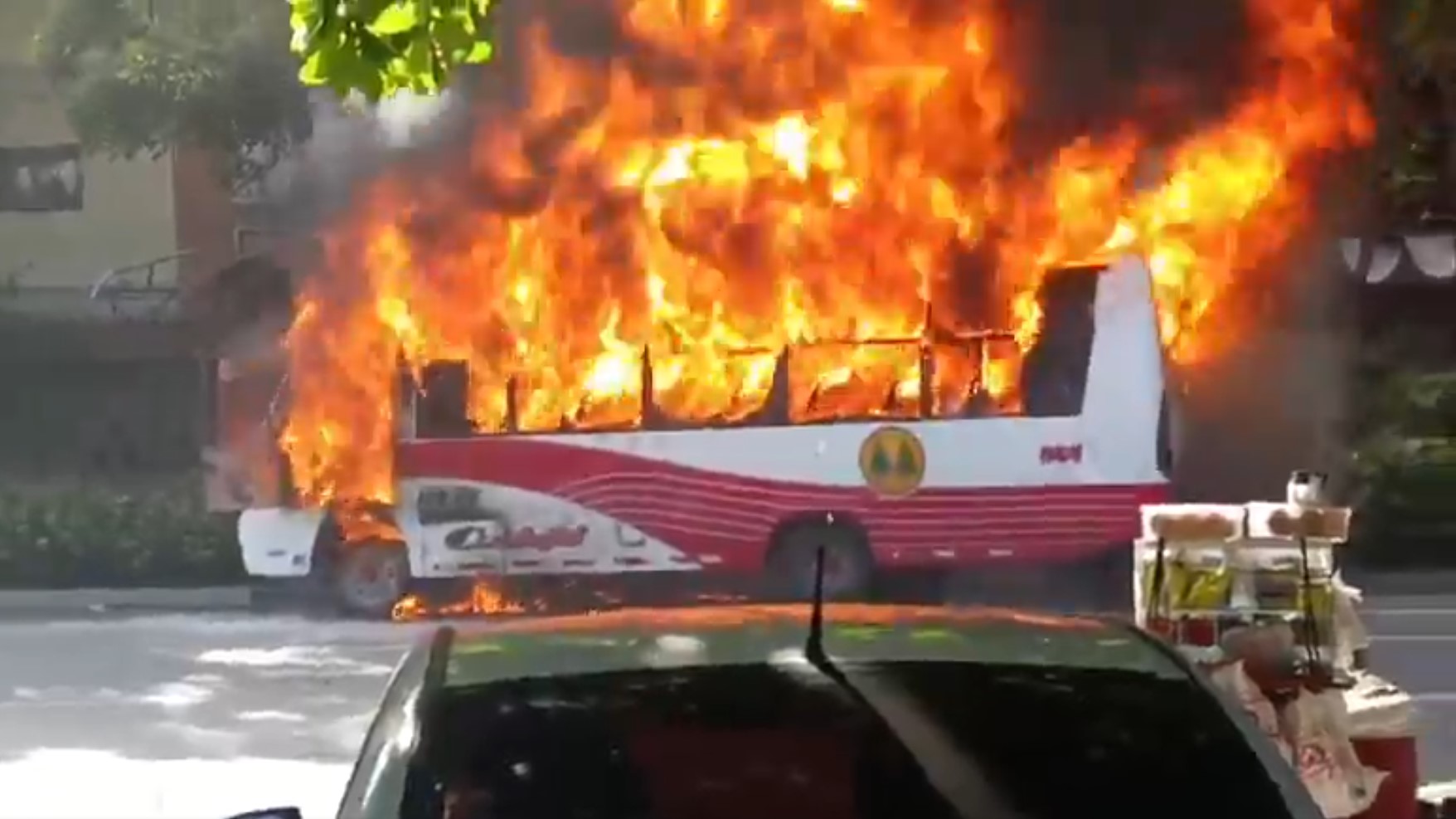 Bus se incendió en el norte de Barranquilla; investigan falla mecánica