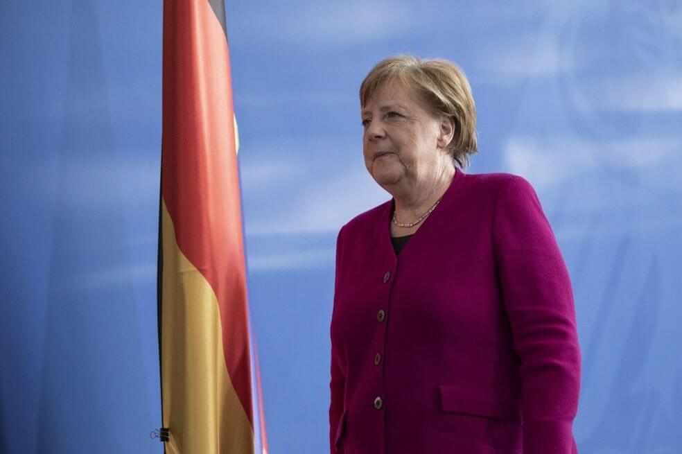 La canciller alemana, Angela Merkel, habla a los medios después de una video conferencia de la reunión del Consejo Europeo sobre la pandemia de coronavirus en Berlín, Alemania, el 23 de abril de 2020. / EFE