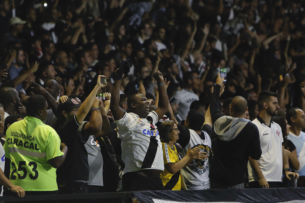 Con gol de Guarín, el Vasco dejó al Cruzeiro al borde del descenso