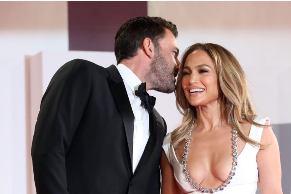 ¿Ben Affleck se aburre con Jeniffer Lopez? Así lo captaron en los Premios Grammy