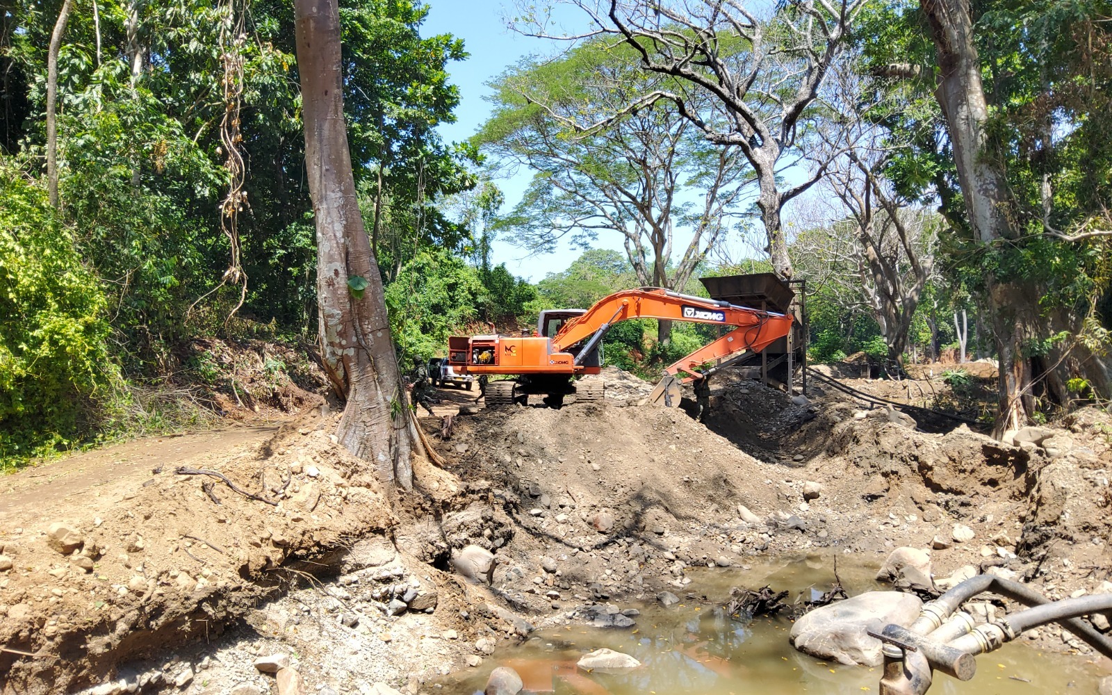Autoridades desmantelan complejo de minería ilegal en Sierra Nevada de Santa Marta