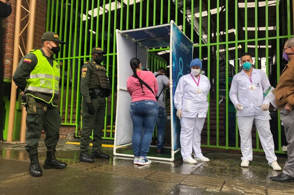 Reabren la Plaza Minorista de Medellín, cerrada por brote de COVID-19