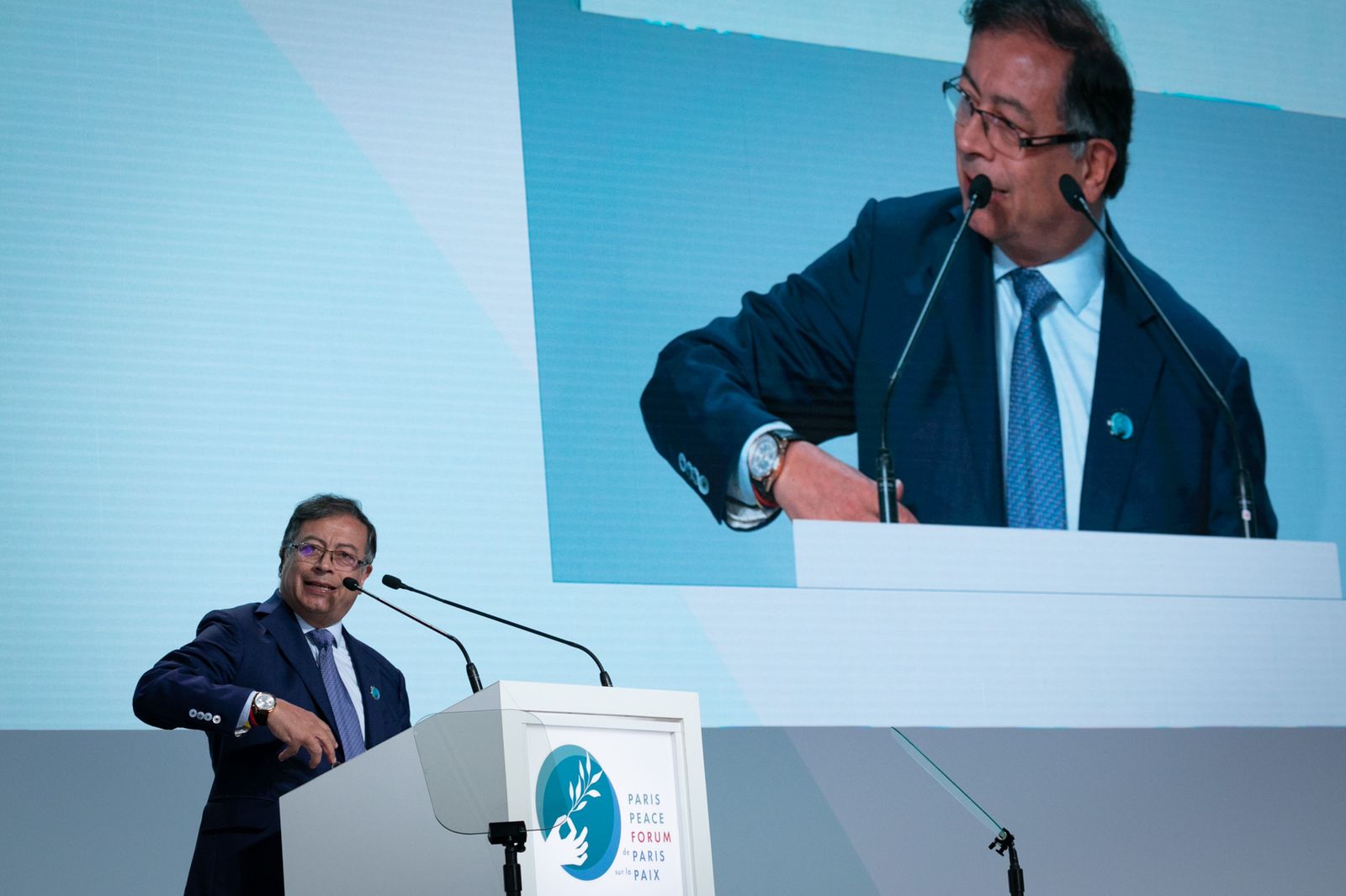 Petro pide en París el fin de la política antidroga