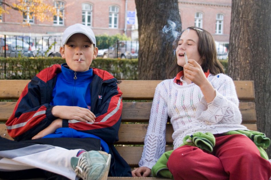 Falta de educación, tan letal como el cigarrillo