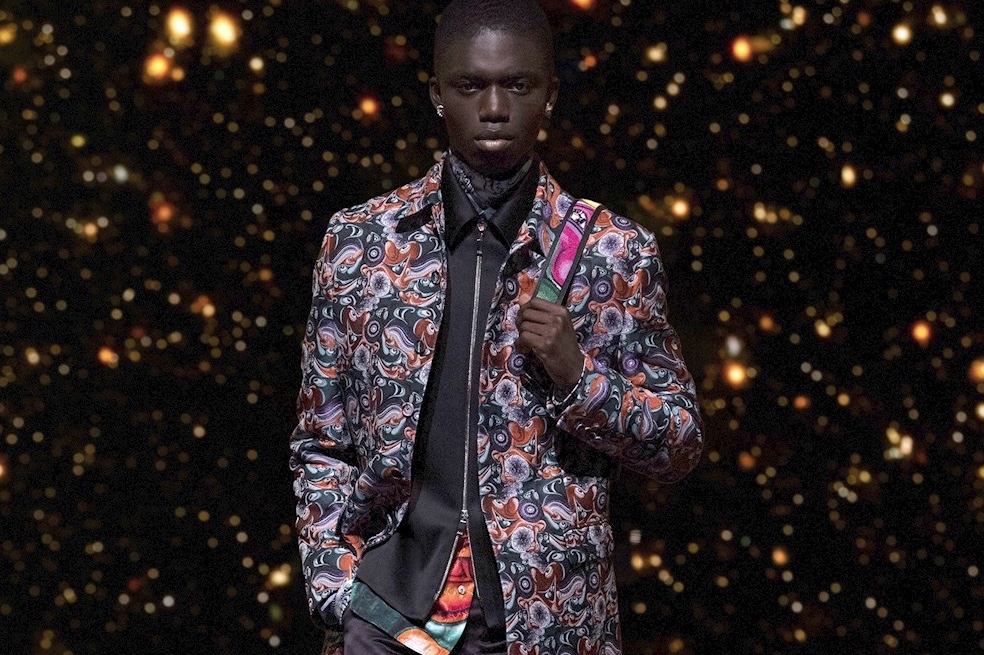 Dior desvela la línea de una colección hombre alegre y psicodélica