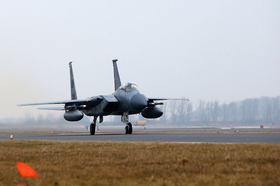 Primer caza estadounidense derribado sobre Irán; lanzan intensa búsqueda de los pilotos