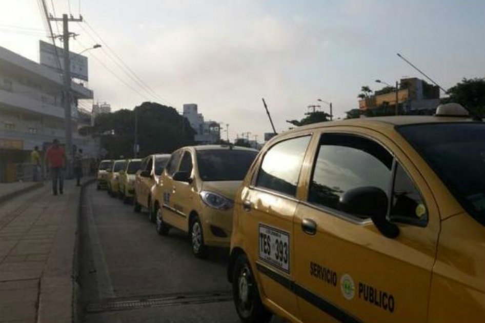 Caravanas de taxistas para rechazar el transporte ilegal. / Fotografía tomada de El Universal 