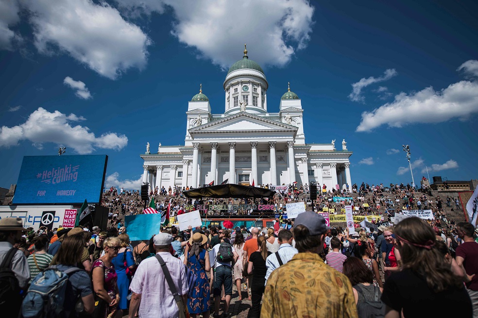Helsinki recibe a Trump y espera a Putin