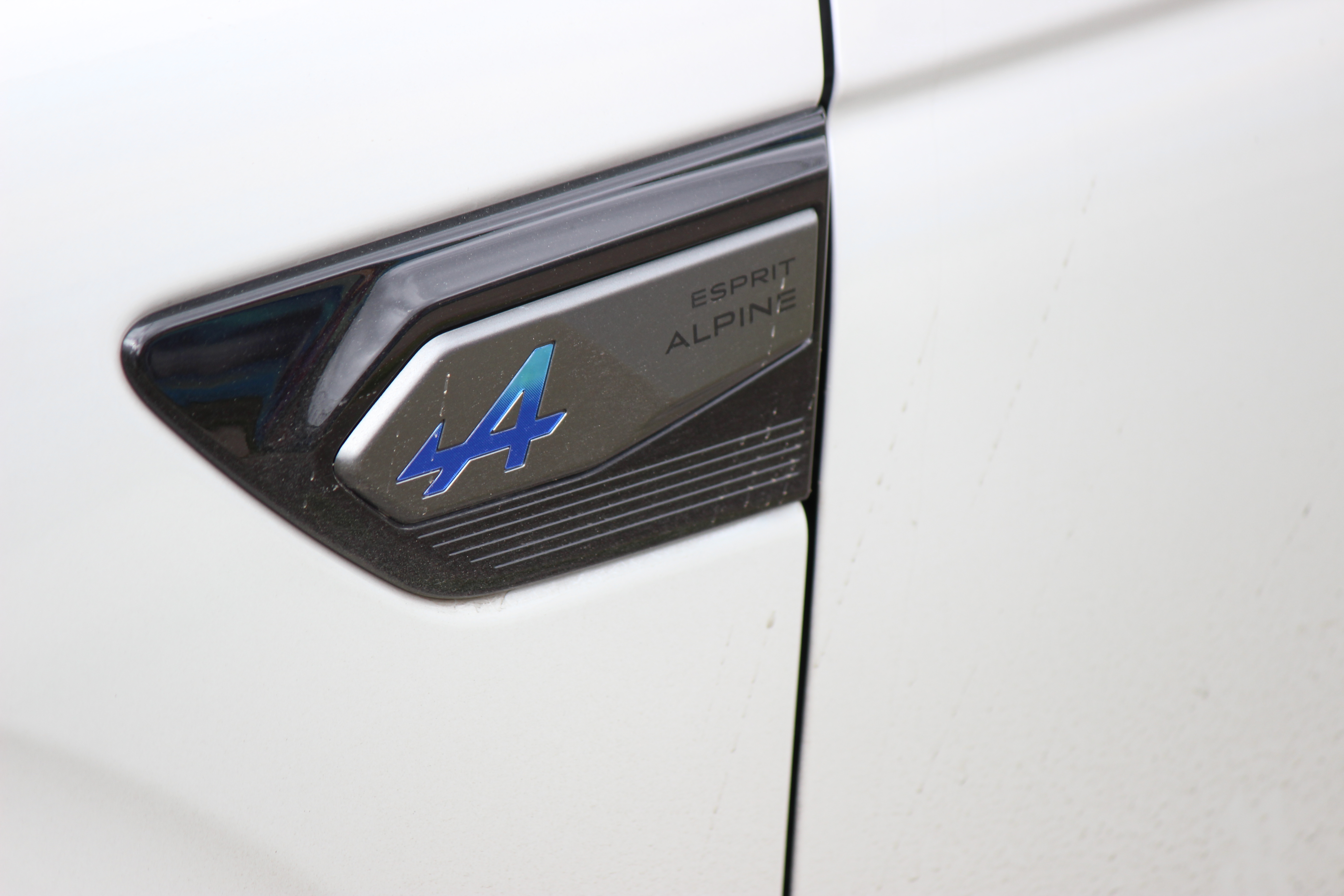 Arkana es el primer híbrido de Renault en Colombia.