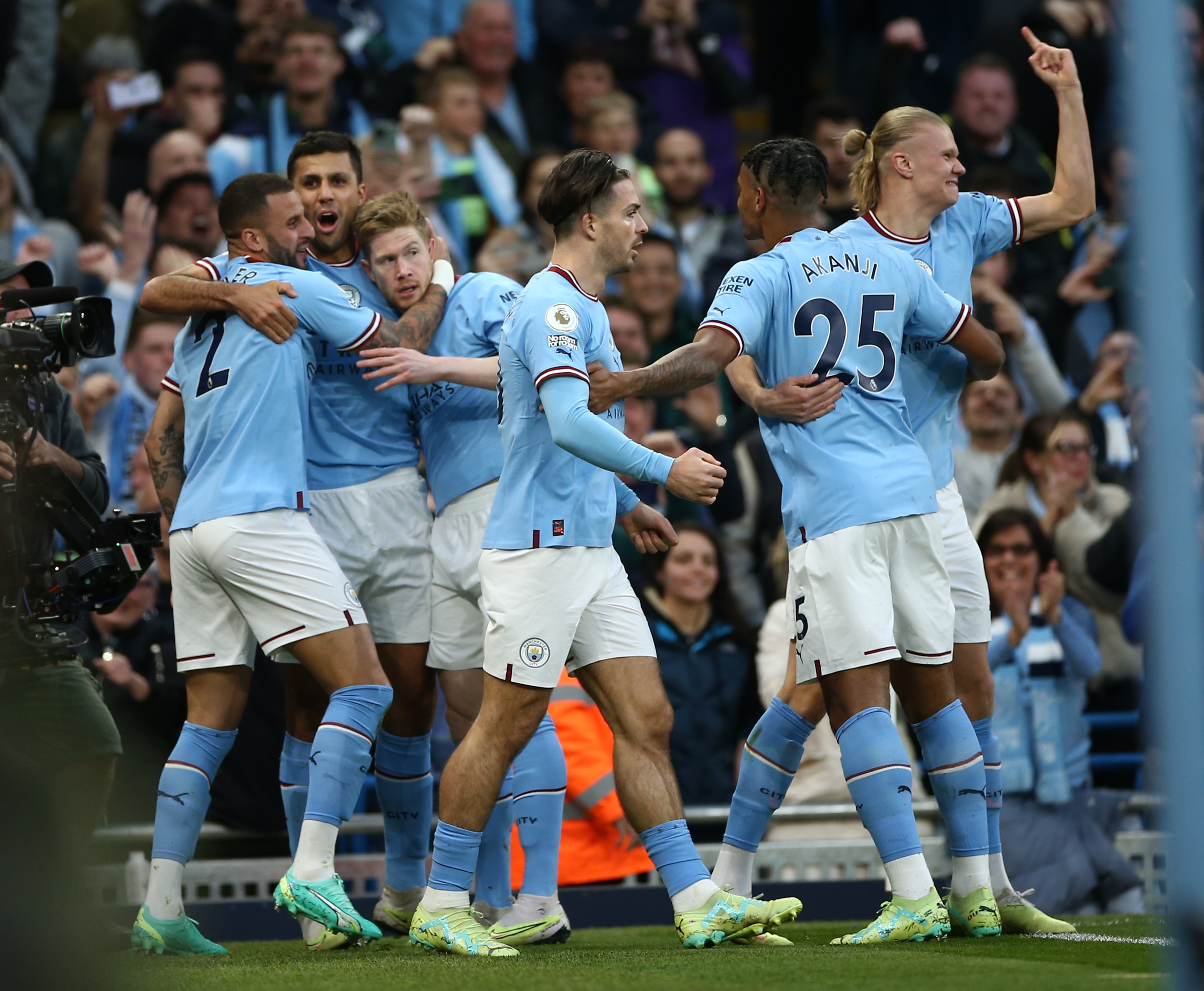 Manchester City gustó, goleó y le amargó el camino a Arsenal