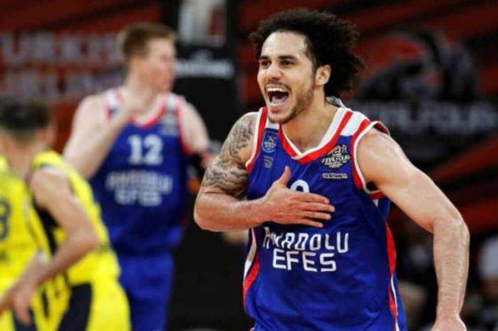 Larkin establece, con 49 puntos, el récord histórico de anotación en Euroliga