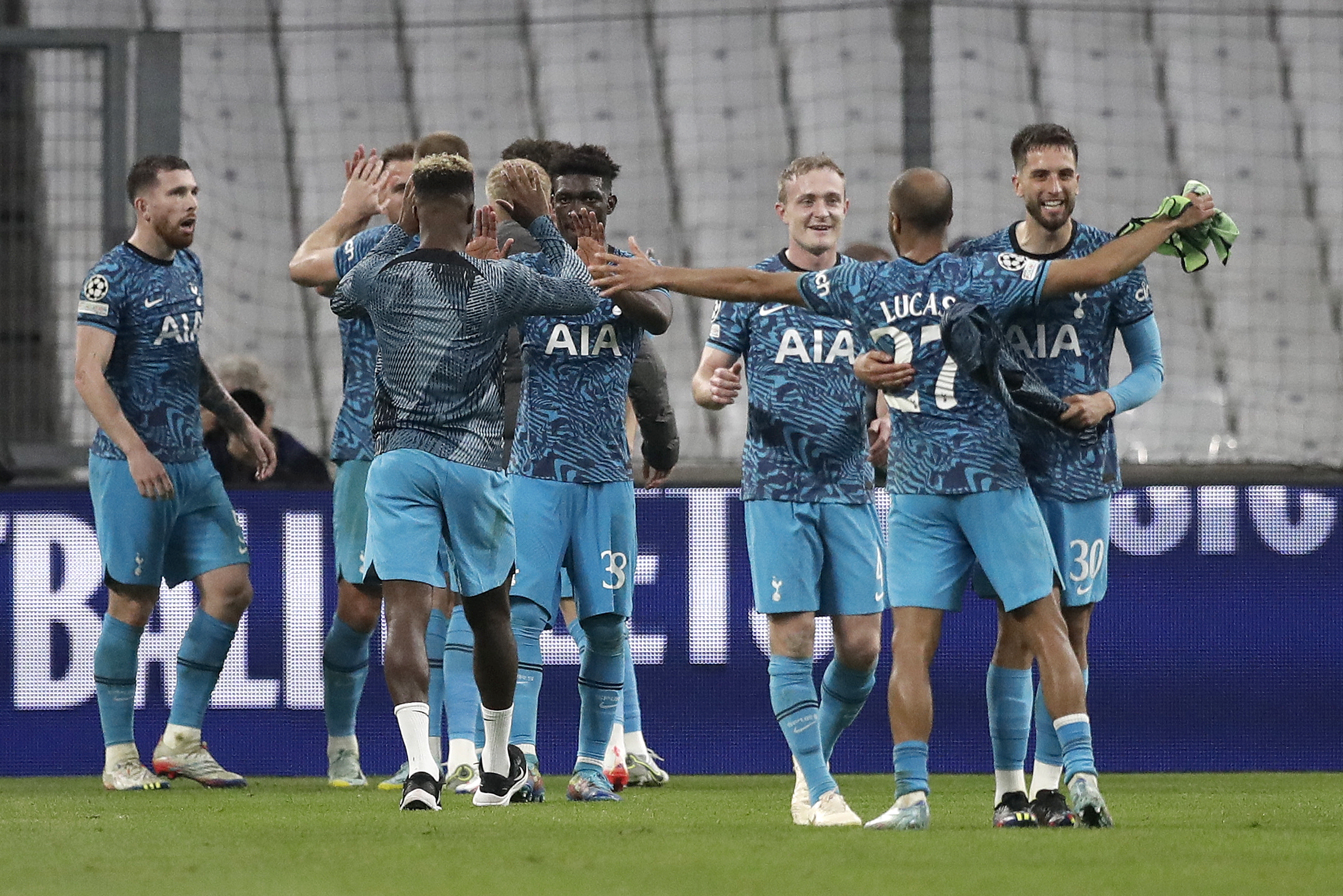 Buenas noticias para los colombianos: Tottenham y Frankfurt a octavos de Champions