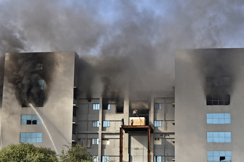 Incendio en la fábrica más grande de vacunas de India: ¿afectará la producción de las del COVID-19?
